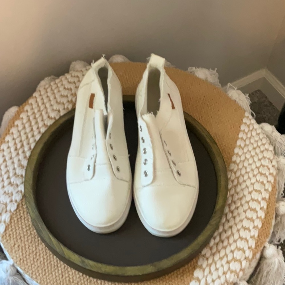 White slip on canvas tennis shoes, Size 8-8.5, New w/out tags, Never worn! NEW!!